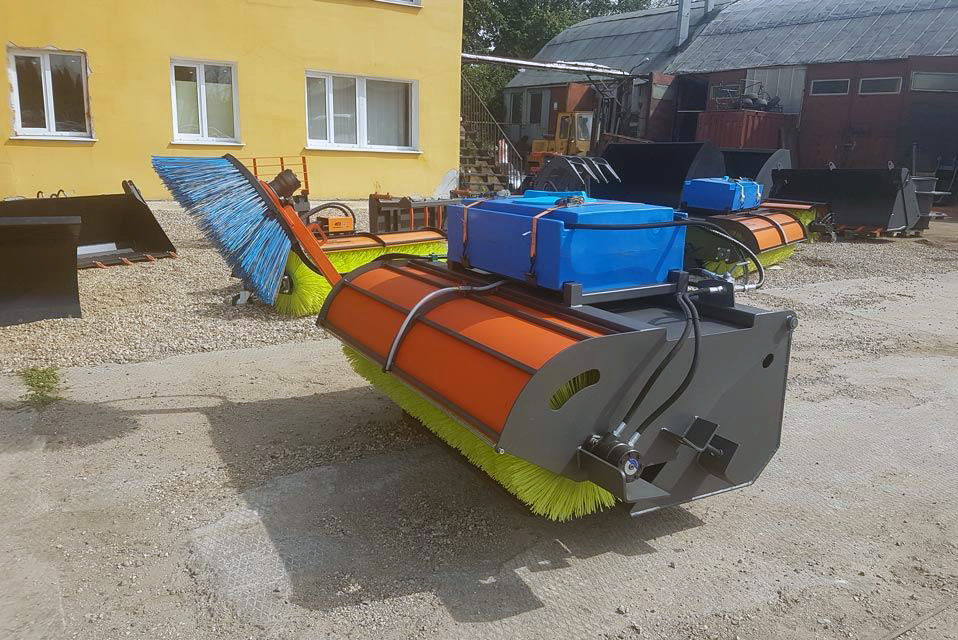 картинка щетка с бункером 1300 мм от магазина Robots Online